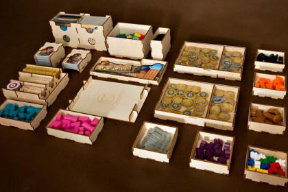 Insert pasujący do gry Pięć Klanów