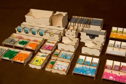 Insert pasujący do gry Ewakuacja