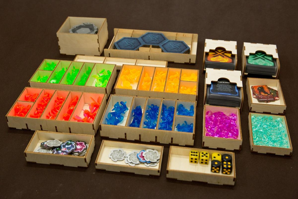 Insert pasujący do gry NEXUS OPS