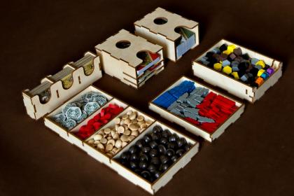 Insert pasujący do gry Najeźdźcy ze Scytii